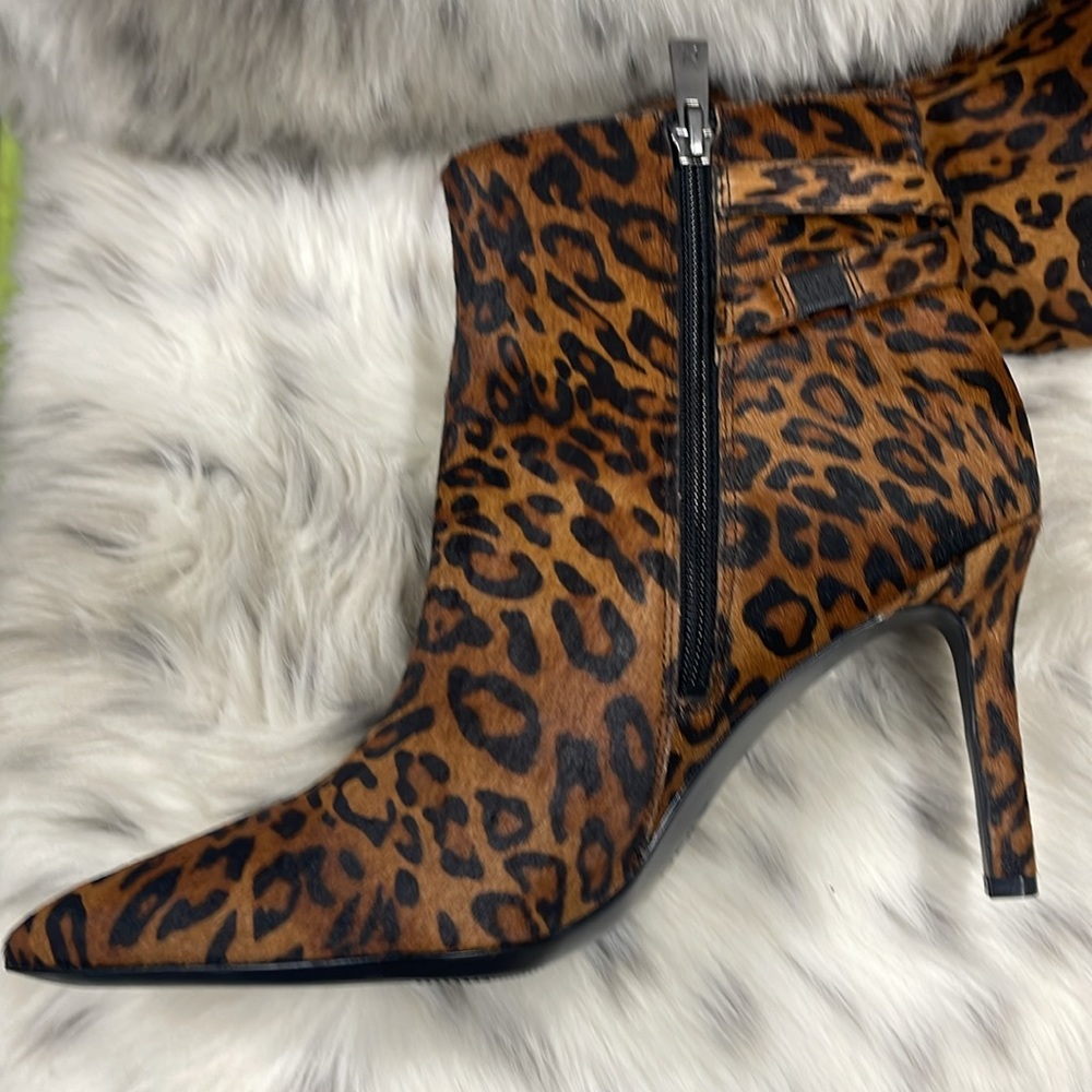 Naturalizer Women's Leopard Print Ankle Heeled Booties (SZ 9) NWOB - Picture 3 of 12